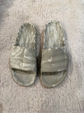 adidas Women's Beige Marbled Slide Sandals